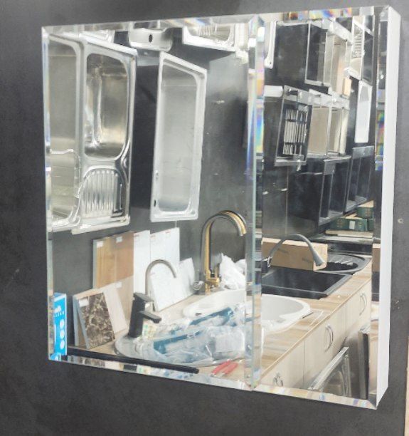 Зеркало с шкафом новый