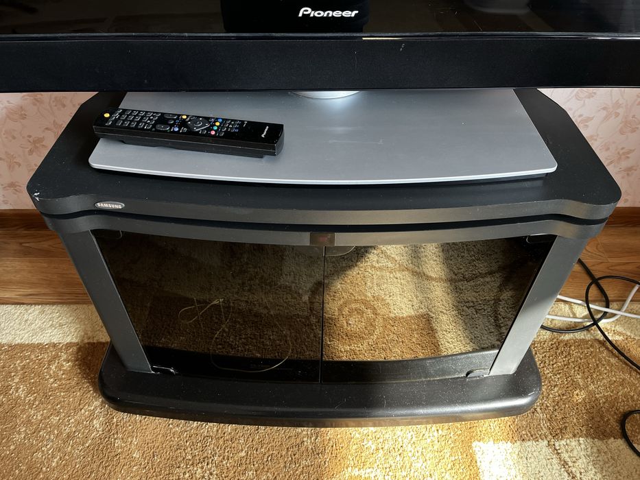 Продам телевизор с тумбой