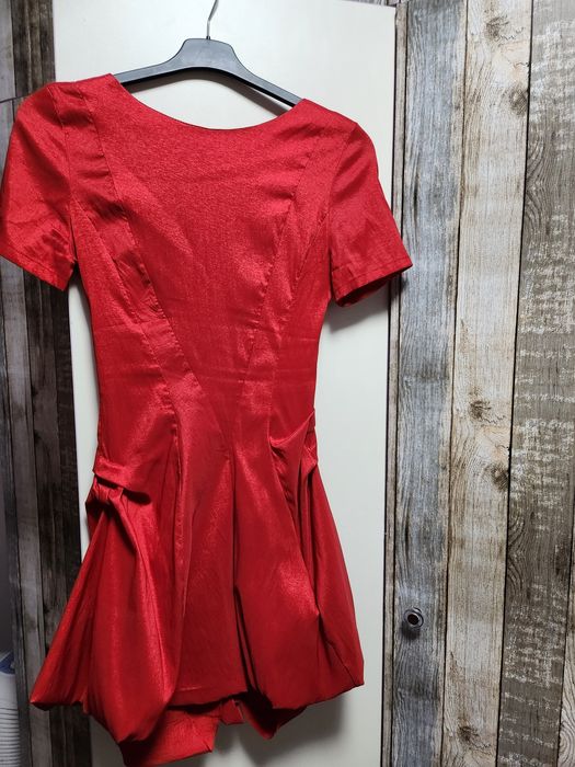 Червена рокля, размер М