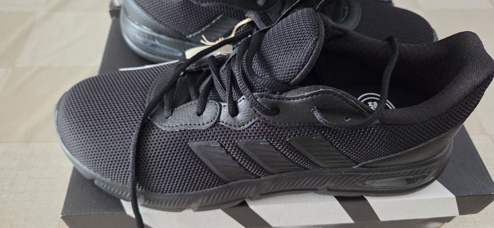 Adidasi sport la cutie