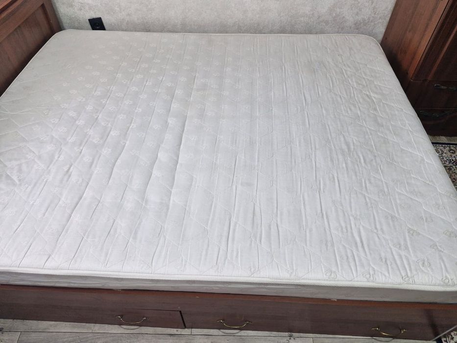 Продам двухспальную кровать