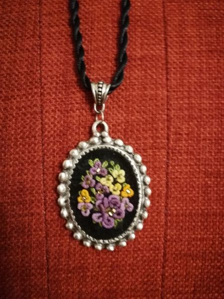 Ръчно изработени бижута