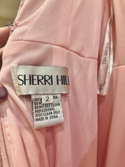 Розовое платье SHERRI HILL