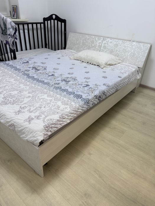 Двуспальная кровать