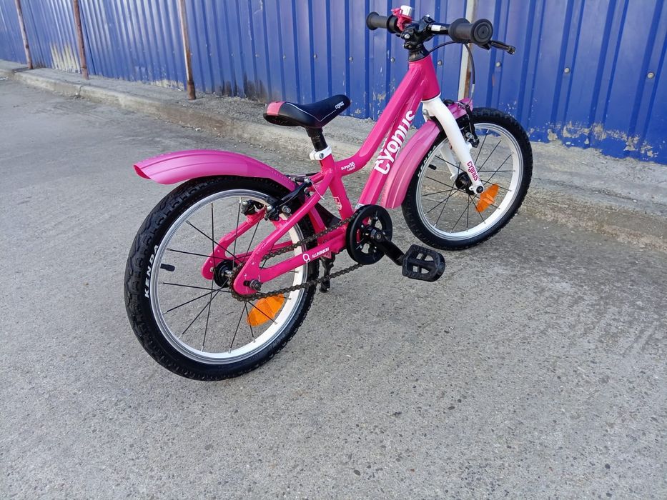 Vând bicicleta din aluminiu, foarte ușoară pentru copii
