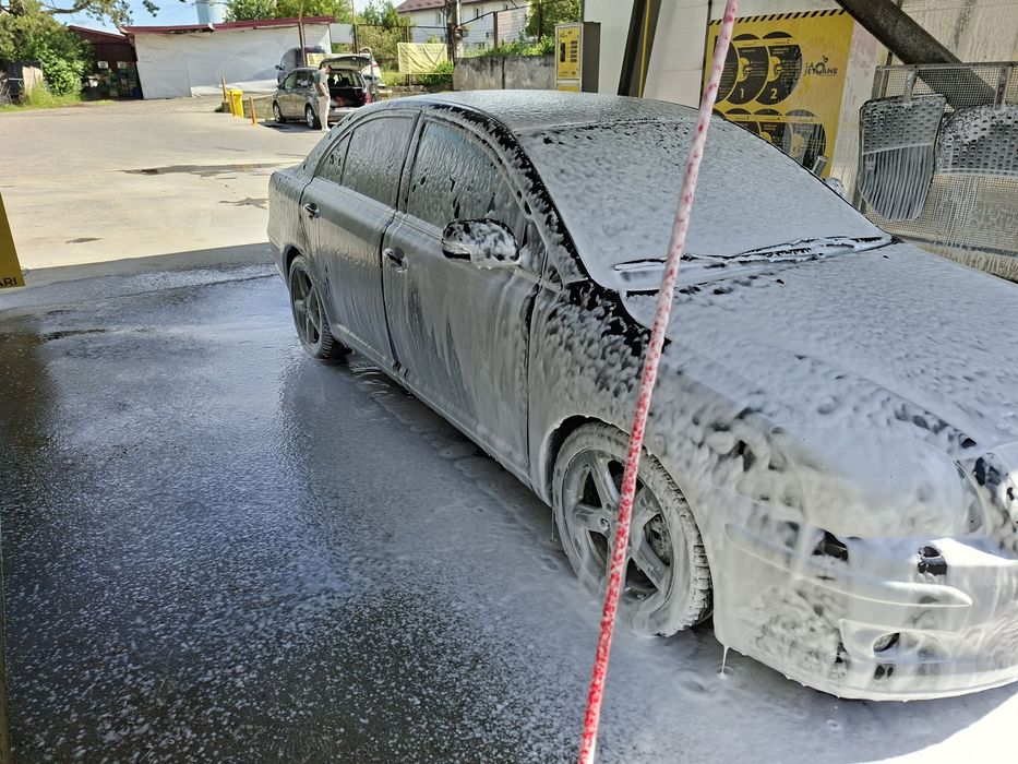 Toyota Avensis 2.2 d manuala 6 trepte preț: 1100Euro.  mecanic de 8 estetic  de 7. Nu-i ptr. Pretențioși An:2007
