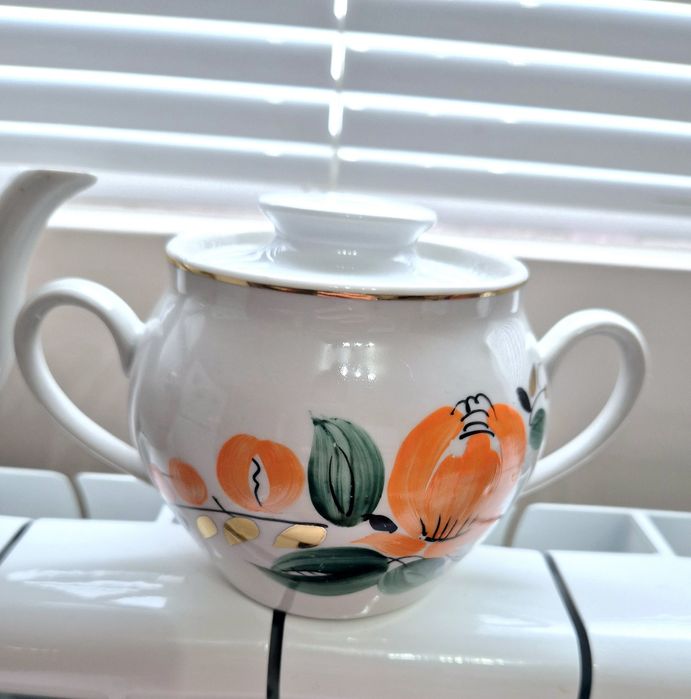 Порцеланови чайници с капаче и захарница с капаче! Състояние ново!