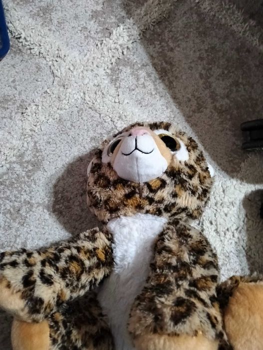 Vând plus koala și tigru