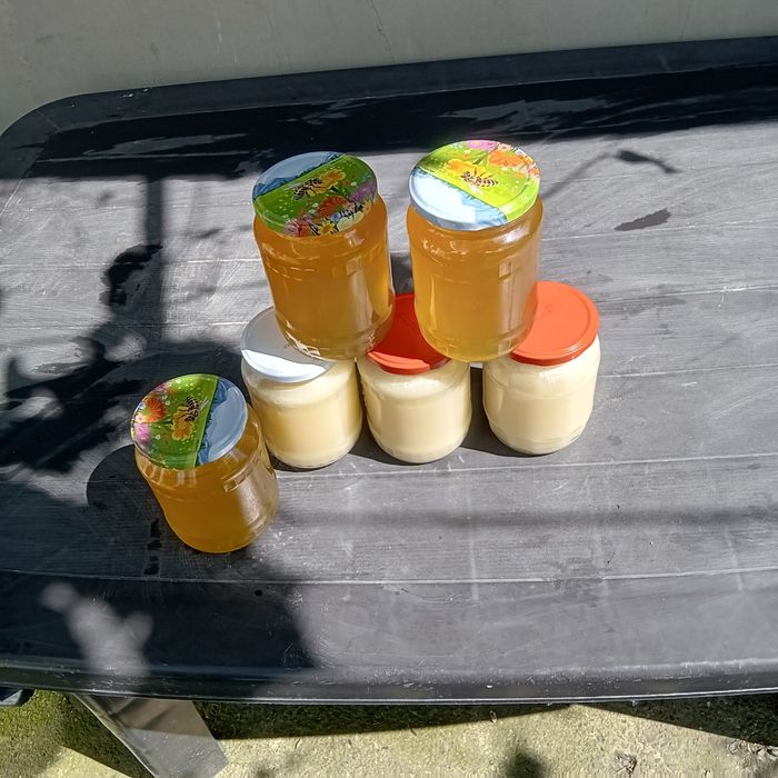 Vând miere  sau schimb cu diverse