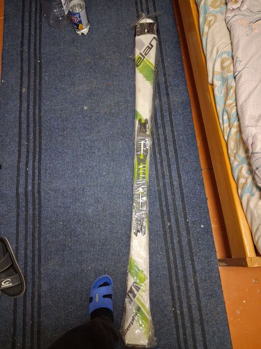 Продам лыжи новые 160см