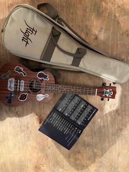 Укулеле Flight в отличром состаяние , новый