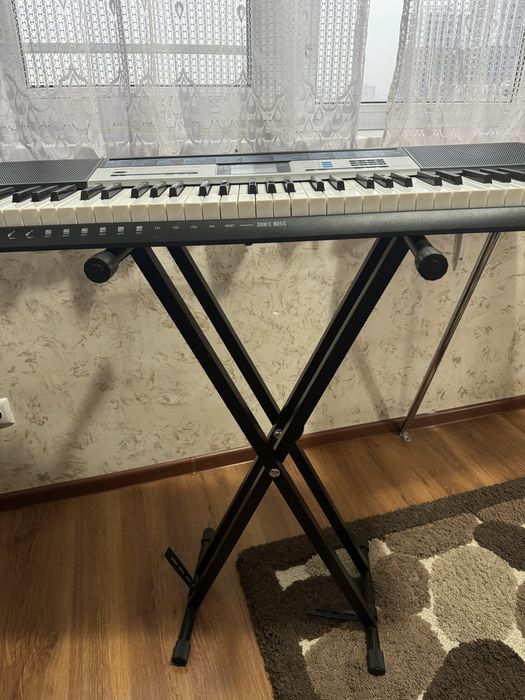 Продается синтезатор Casio LK-136