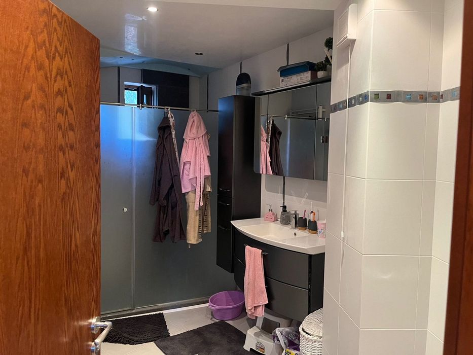 Три етажна вила в Марково