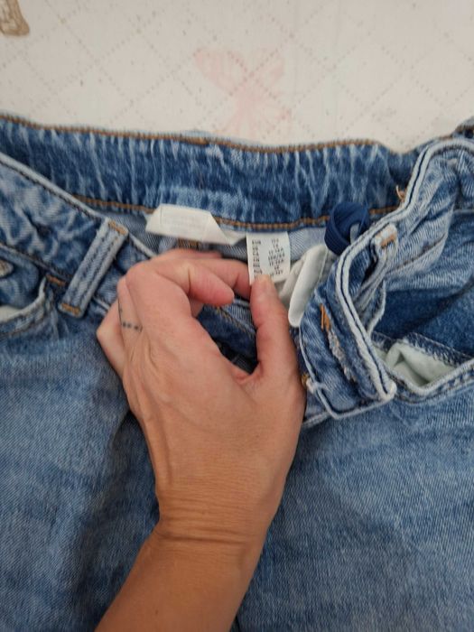 Blugi moderni adolescenta