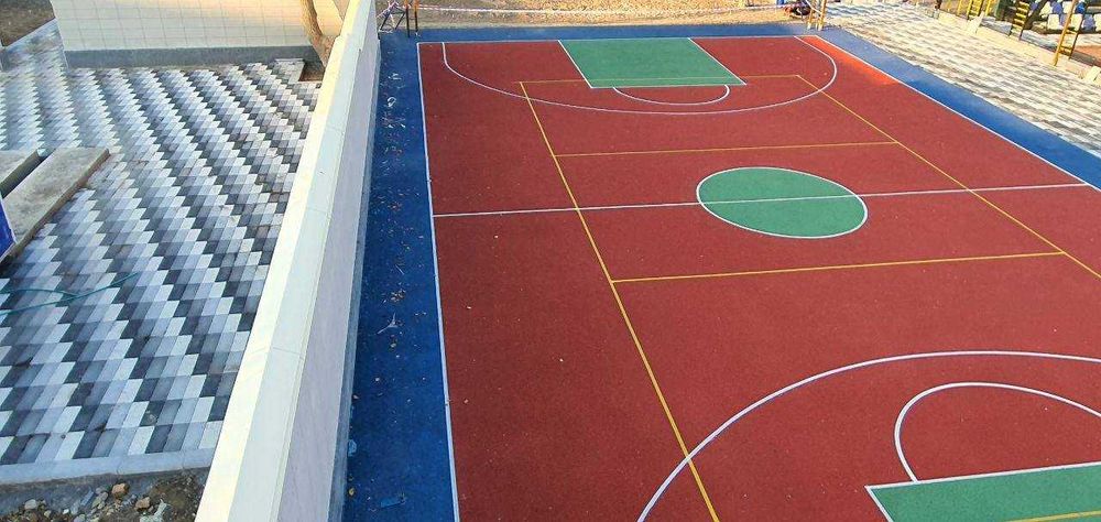 Стадион, футбольные поля. Баскетбольные/волейбольные площадки. Workout