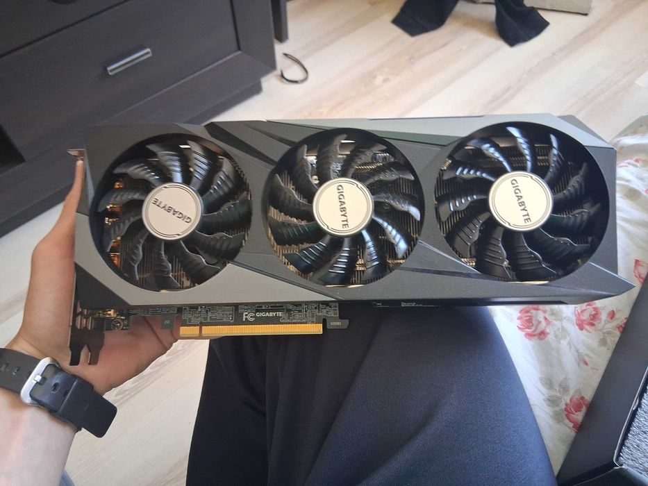 НОВО! Мощен геймърски компютър с 3070, i5 12400f, 32гб RAM и nvme ssd m2 wd sn770