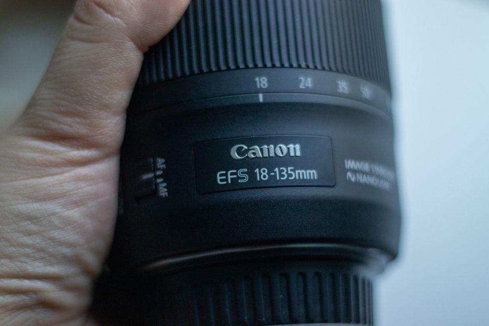 Объектив Canon EFS 18-135 mm