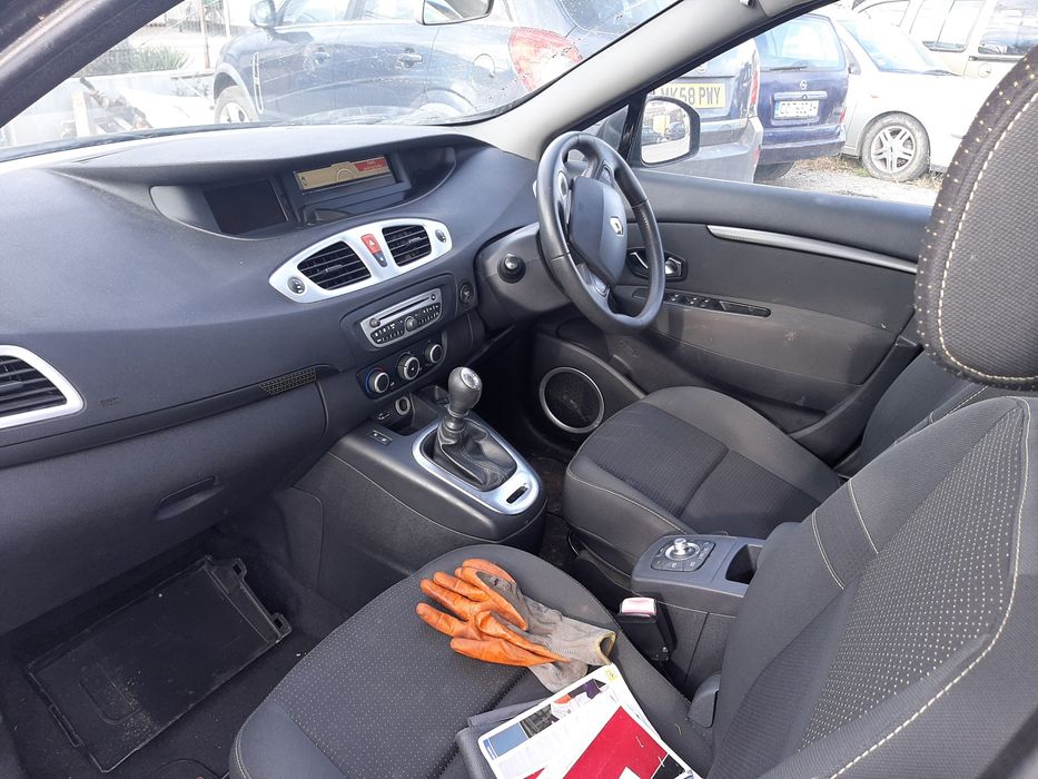 За части Рено Сценик 1600 кубика бензин 2012 година