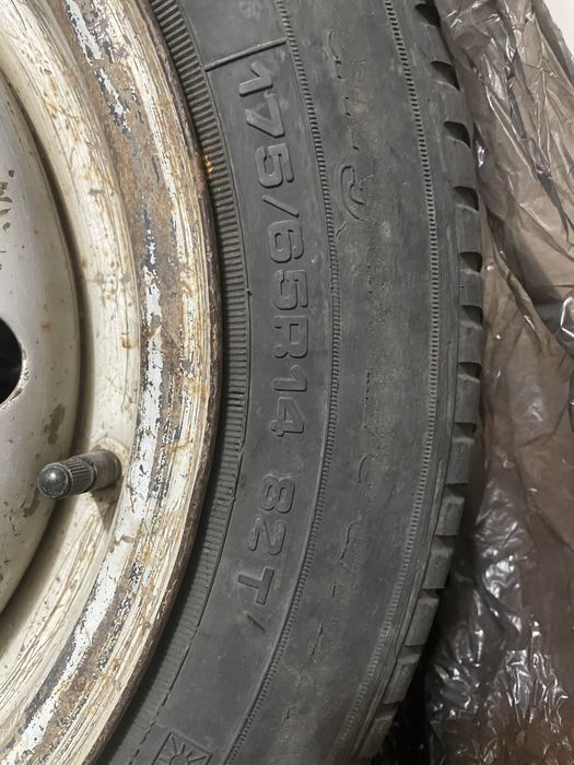 Продам шину с диской