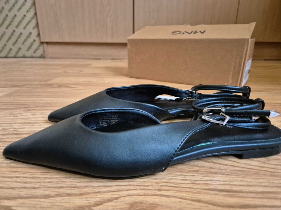 Черни обувки Mango