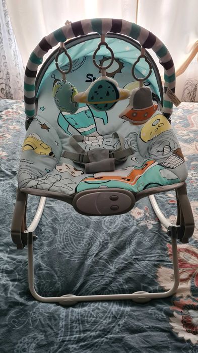 Бебешки шезлонг с музикален дисплей