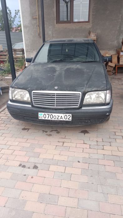 Машина марки мерседес