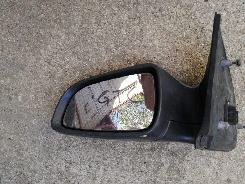 oglinda Opel Astra H GTC stanga 150 lei