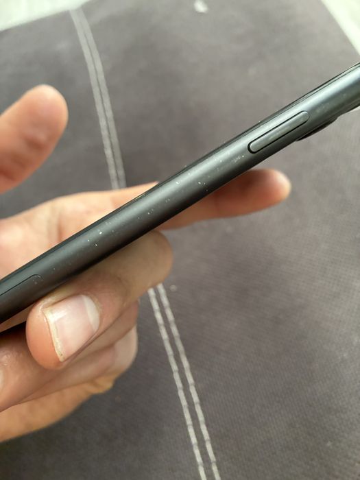 Продам айфон 11,64г