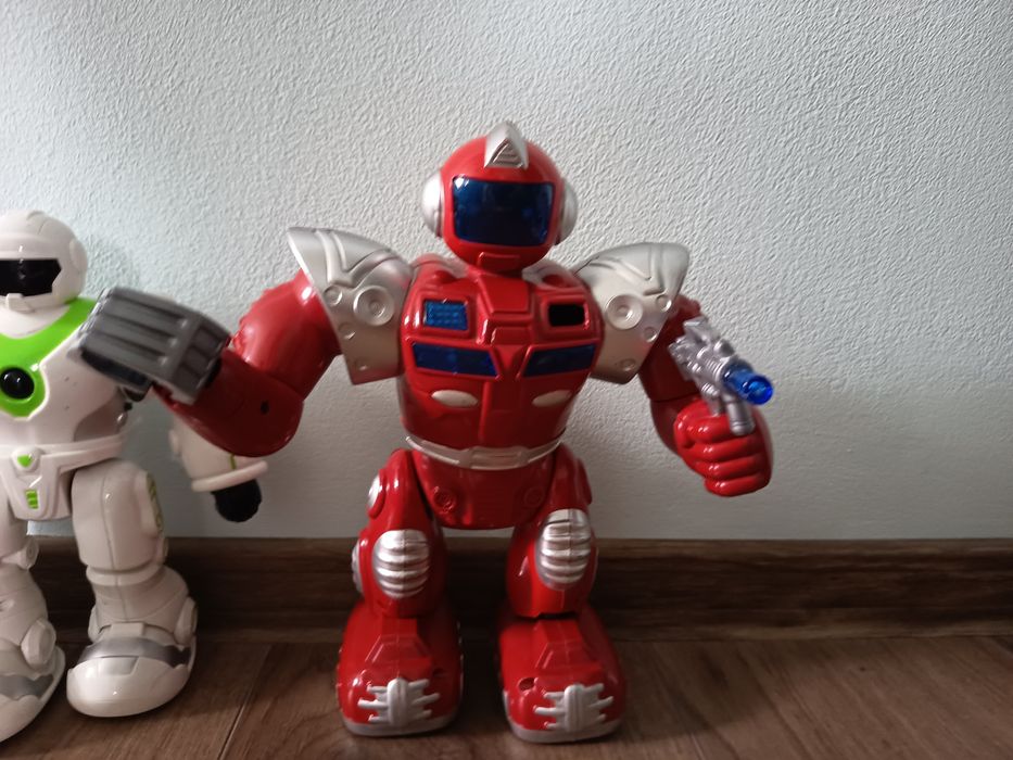 Roboti interactivi cu sunete și lumini