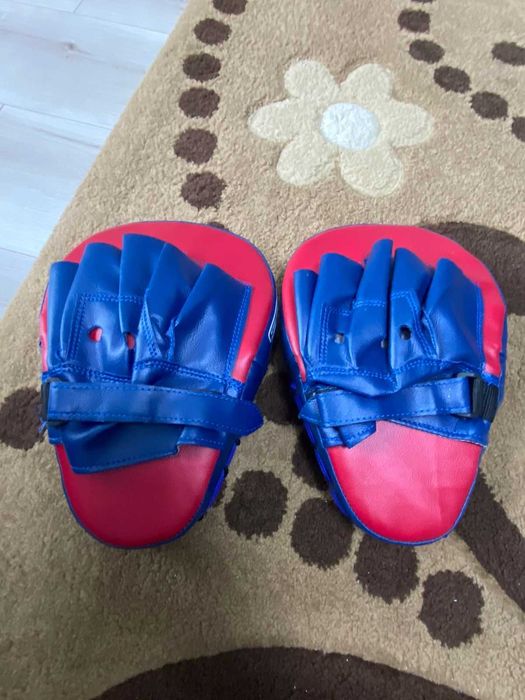 Боксерские перчатки