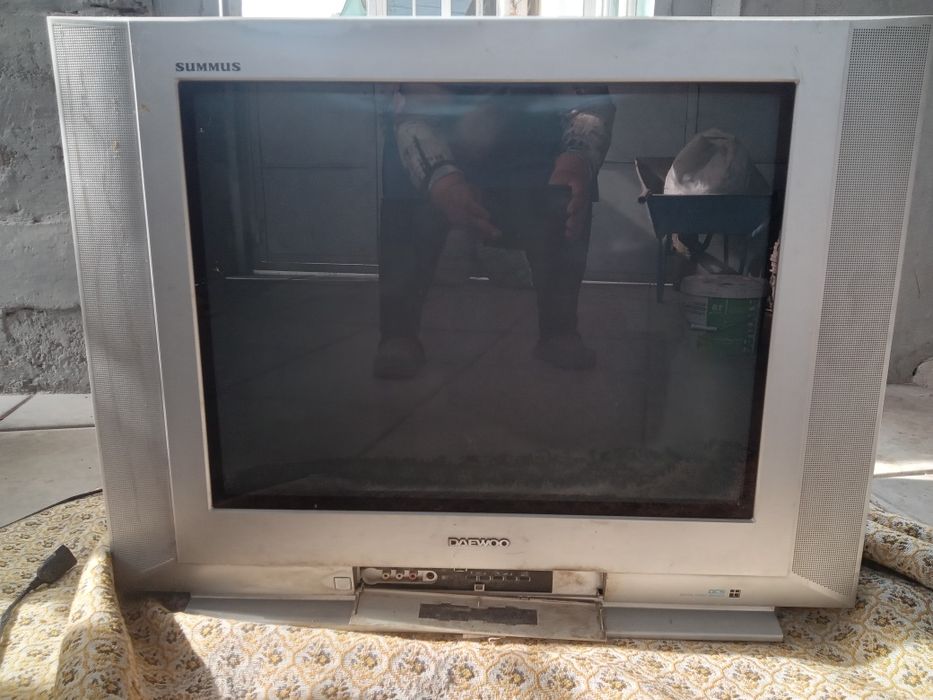 Отдам за мизерную цену на запчасти телевизор производство  Корея