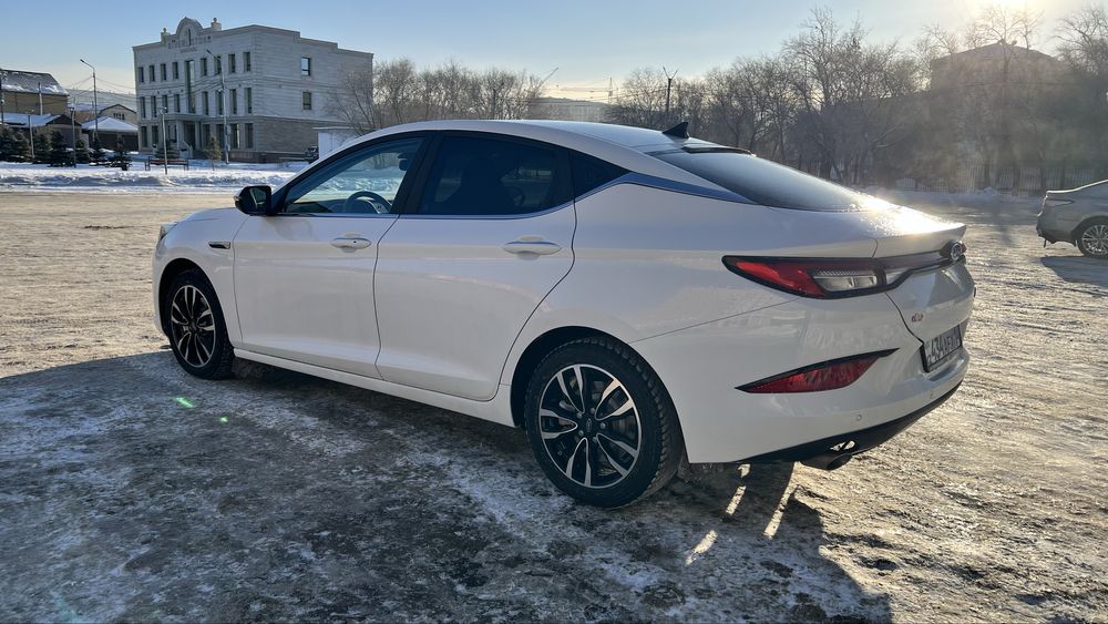 Автомобиль JAC J7