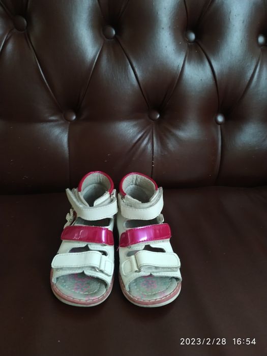 Продам обувь на девочку