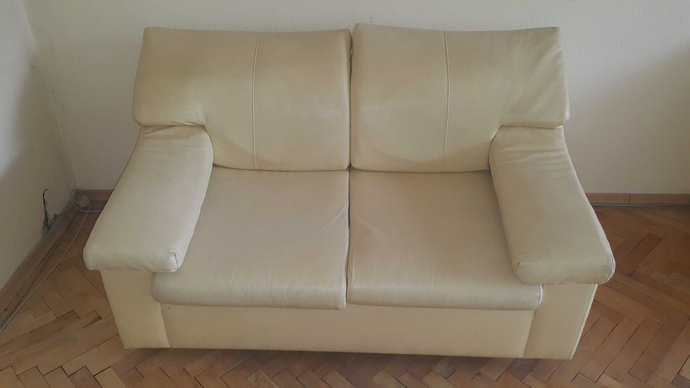 Дивани 2 броя и табуретка