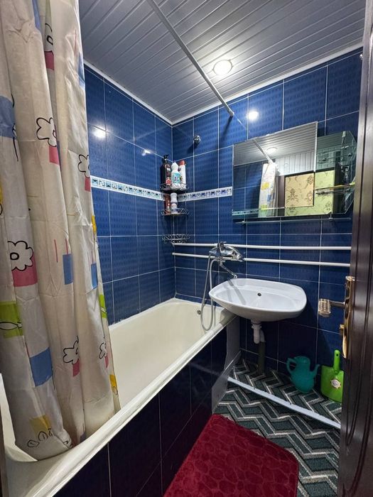 3 хонали 2 этажида квартира оилага ижарага берилади! Тенис корт.