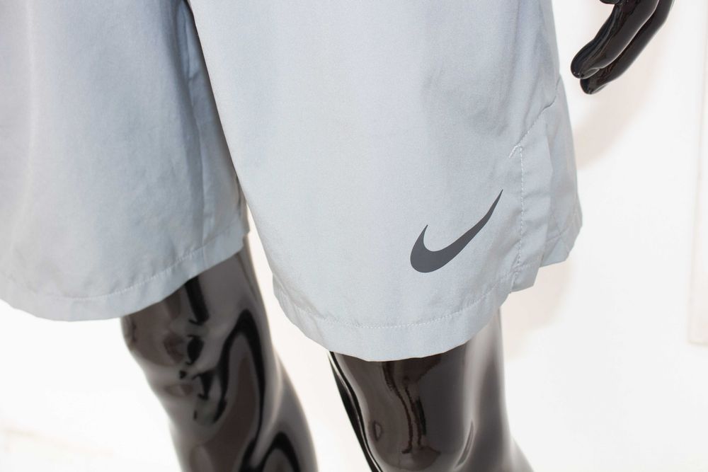 Nike оригинални мъжки шорти сиви за бягане фитнес L