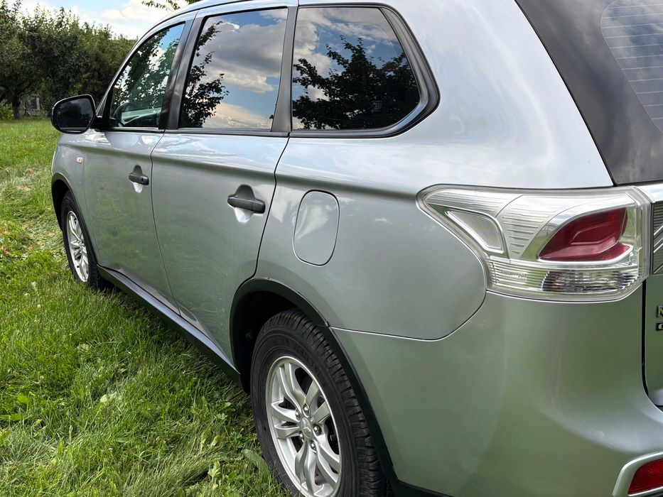 Mitsubishi Outlander 2015 , 4x4 , 2.2 diesel