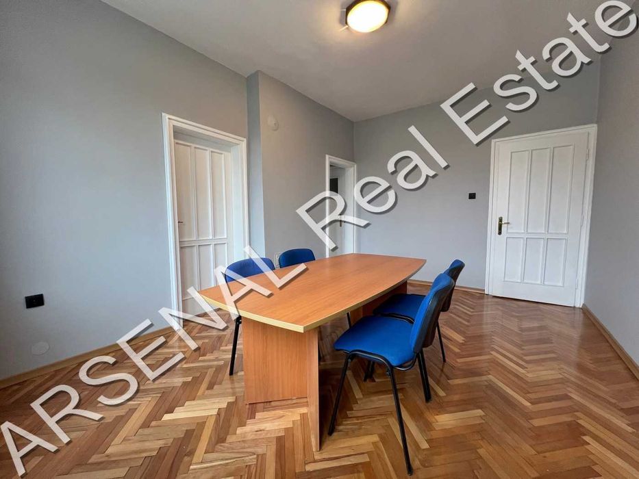 Дава се под наем Четиристаен апартамент в София, Център - 115 кв.м за 850 € - Снимка #3