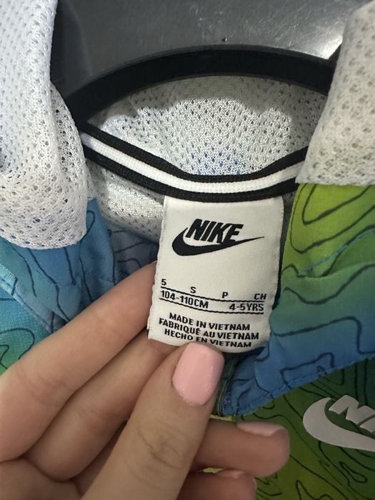детска ветровка Nike