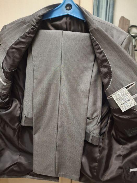 Продаю мужской костюм