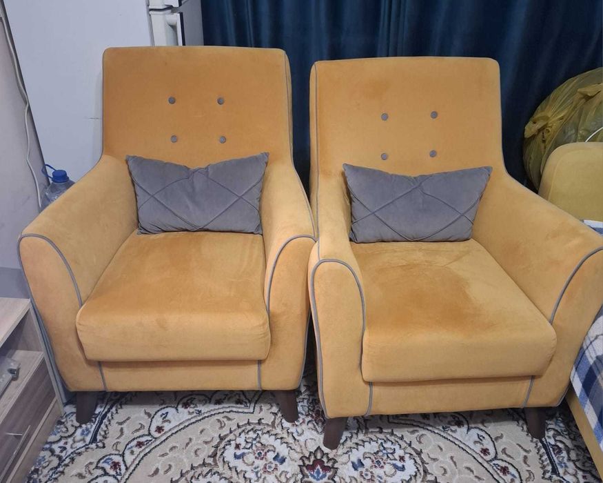 Продаются диван и 2 кресла