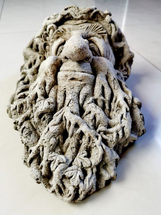 Антикварна глава скулптура фигура статуя горски дух зеления човек фавн