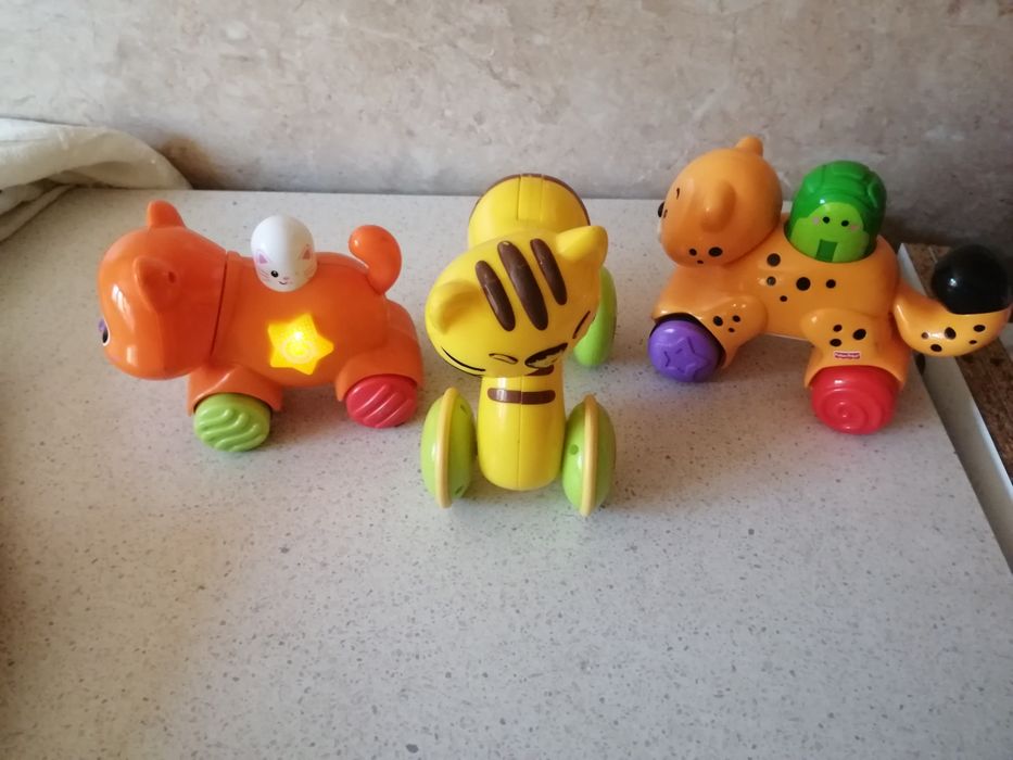 Сет от 3 играчки - котета на колелца за деца над 9 мес - 1г.