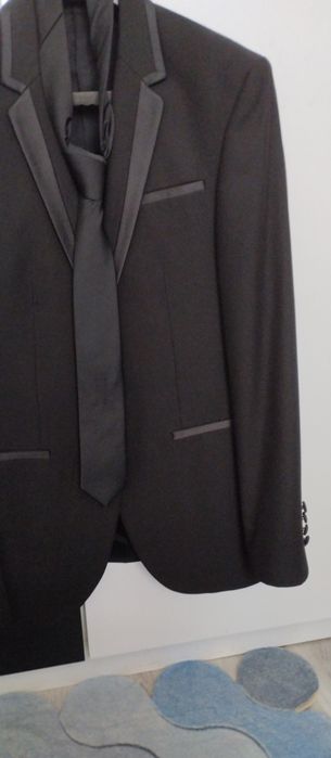 Мъжки официален костюм