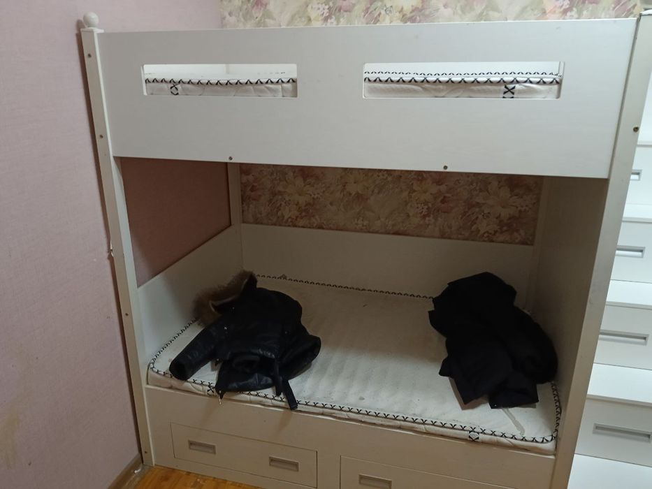 Продам двухъярусную детскую кровать в хорошем состоянии