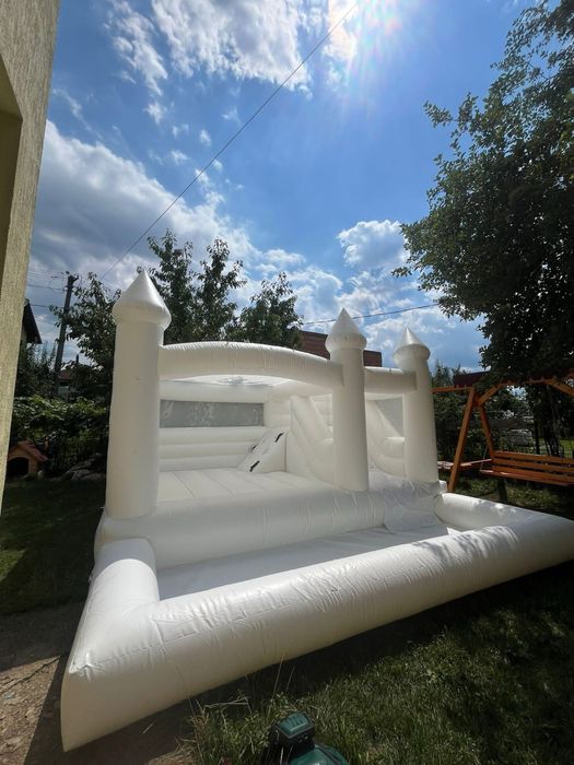 Castel alb gonflabil