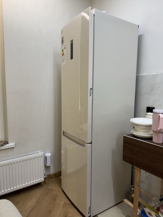 Продам Холодильник LG