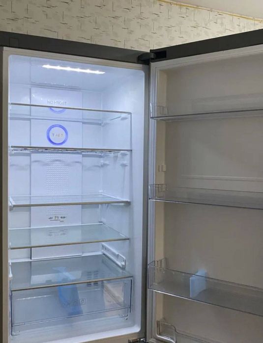 Холодильник большой