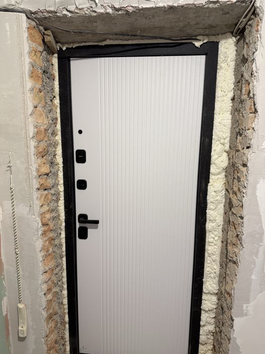 Установка двери железный