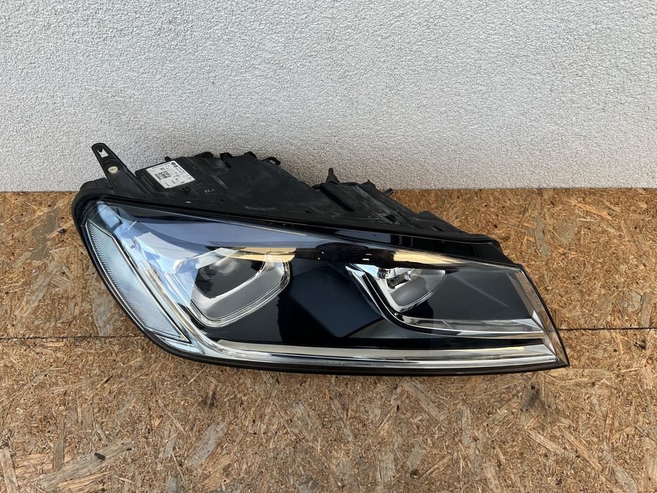 Far dreapta VW Touareg 7P Facelift 2016-2017-2018 Xenon adaptiv + LED